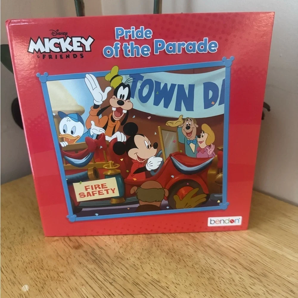 Disney Mickey & Friends Pride of the Parade Puzzle - Red
